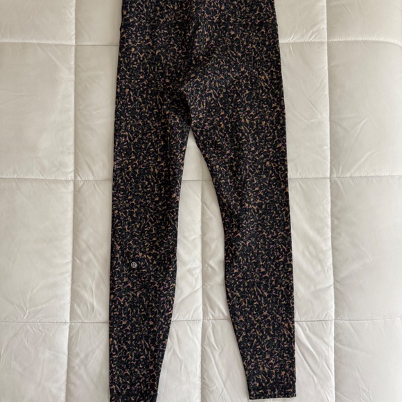 Lululemon Wunder Train 28” - Like New - Picture 3 of 5